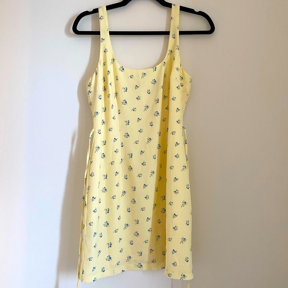 Abercrombie & Fitch Yellow Floral Sundress 🌼